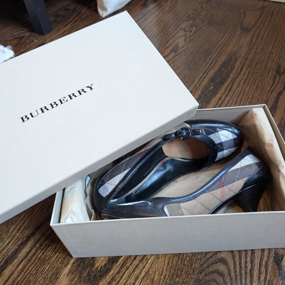 Burberry Check Plaid Pumps, size 38 - Picture 2 of 10